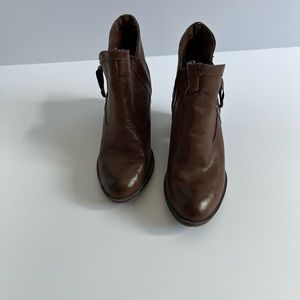 Women’s brown Rocket Dog ankle boots in a size 7